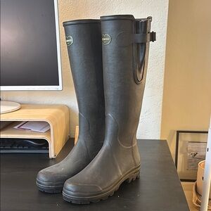 le chateau Women's Black Rain Boots